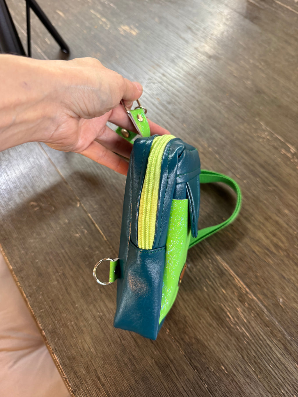 Cellphone sling bag